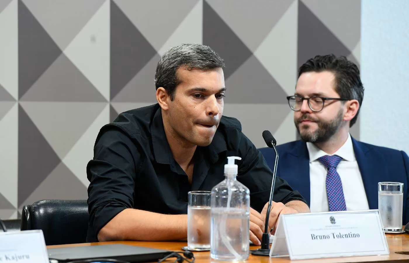 "O caso Paquetá está no ar”, desabafa Kajuru, após silêncio de tio do jogador na CPI 