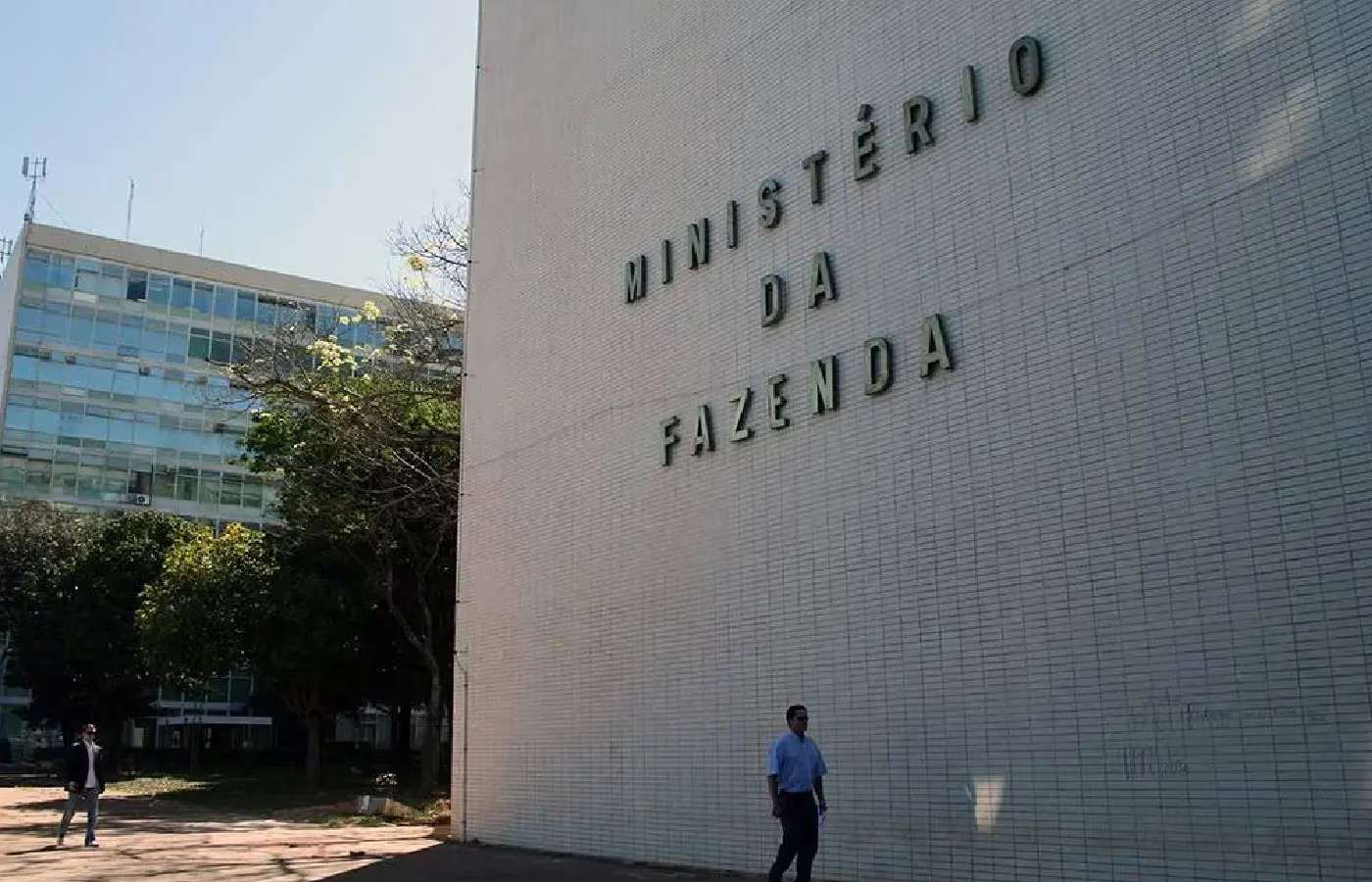 Luva Bet, EstrelaBet, Bet7k e mais: Governo autoriza mais 18 bets em definitivo no Brasil; veja lista