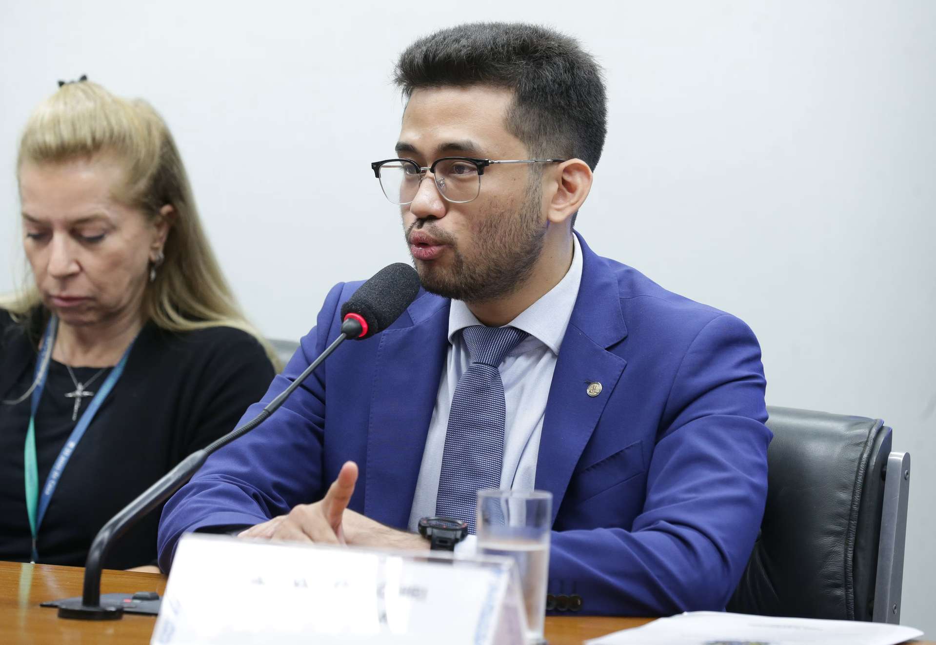 Deputado quer que influenciadores respondam criminalmente por divulgação de bets ilegais