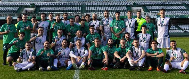 Reals leva torcedores do Coritiba para jogar no Couto Pereira ao lado de ídolos