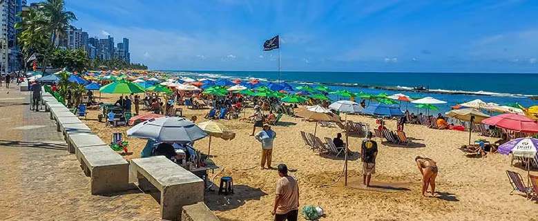 Esportes da Sorte doa equipamentos a barraqueiros da Praia de Boa Viagem e reforça economia local