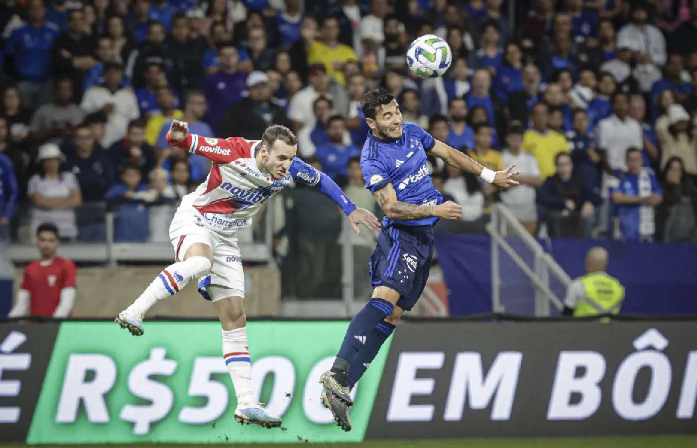 O Cruzeiro vai cair? Casas de apostas mostram o Fortaleza muito favorito em jogo atrasado 