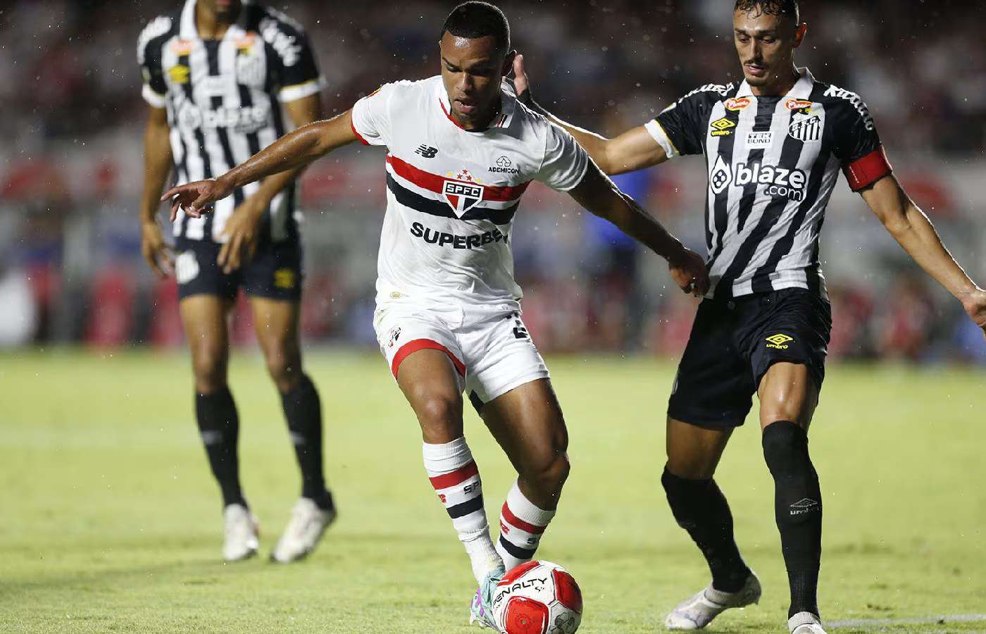 Lei das Apostas faz clubes redobrarem a atenção com publicidade de bets 