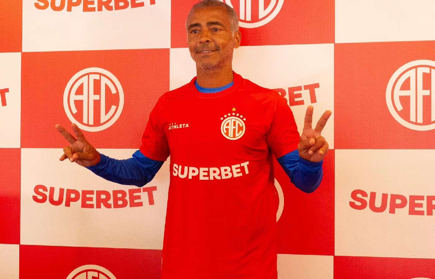 Romário dispara contra jornalista que o perguntou sobre patrocínio de bet: "Que ele vá tomar no c# dele"