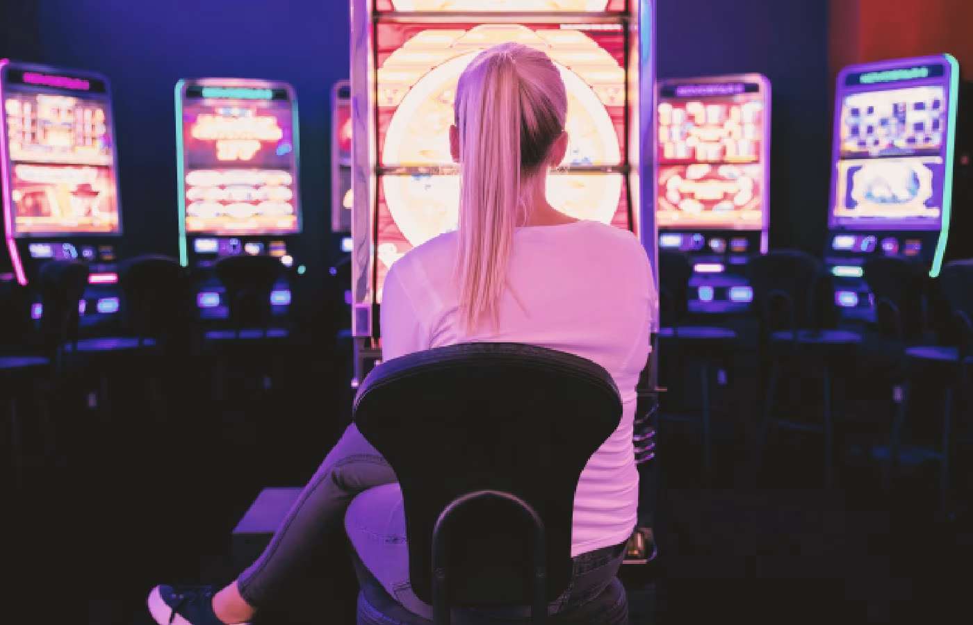 Brasileiros estão deixando de ir ao cinema ou comer pizza para apostar, aponta relatório