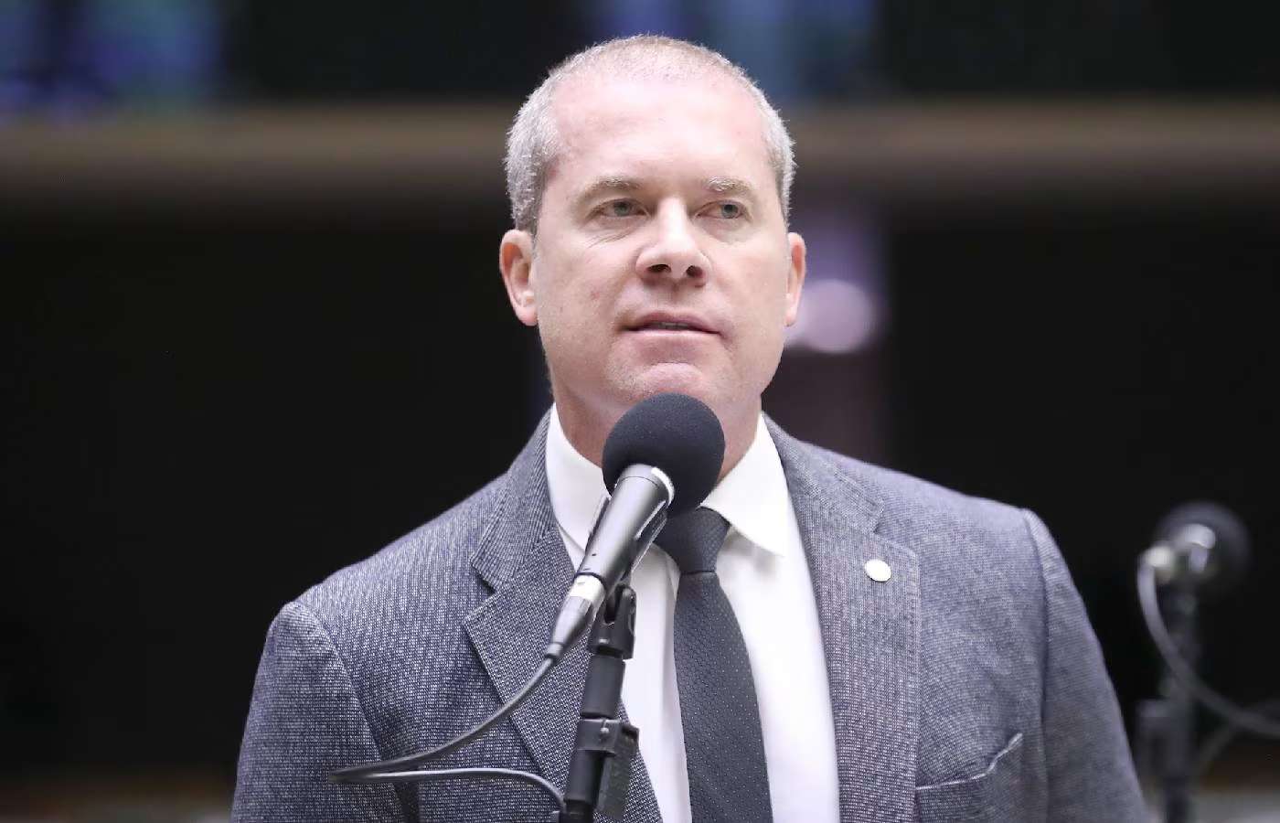 Deputado quer prisão de um ano para influenciadores que divulgam jogos de azar; confira PL 