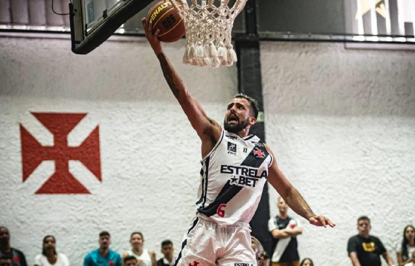 EstrelaBet realiza ação beneficente de Natal em parceria com basquete do Vasco 