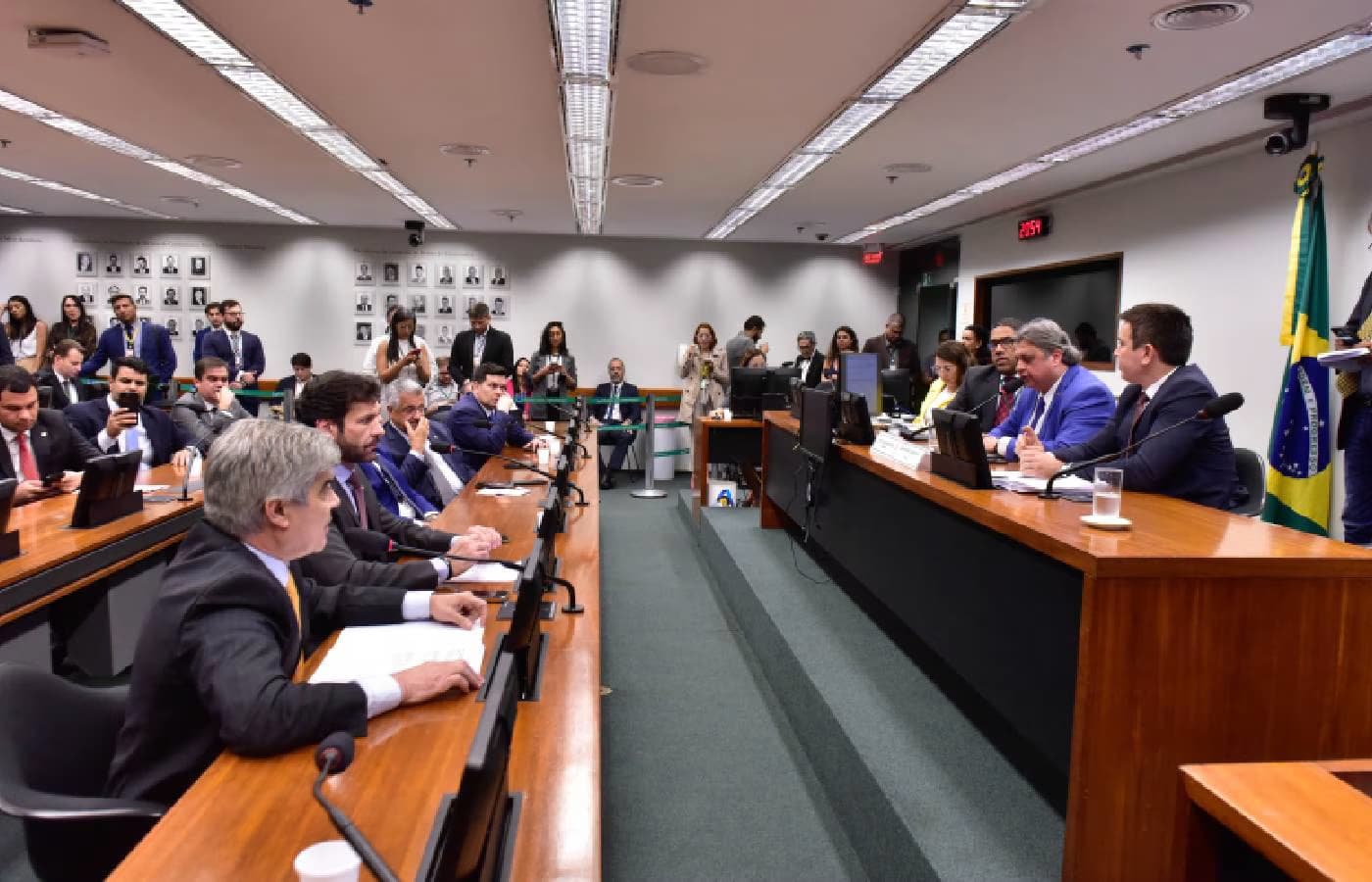 CPIMJAE recebe representantes de CNC e BC, e suposto líder em esquema de manipulação 