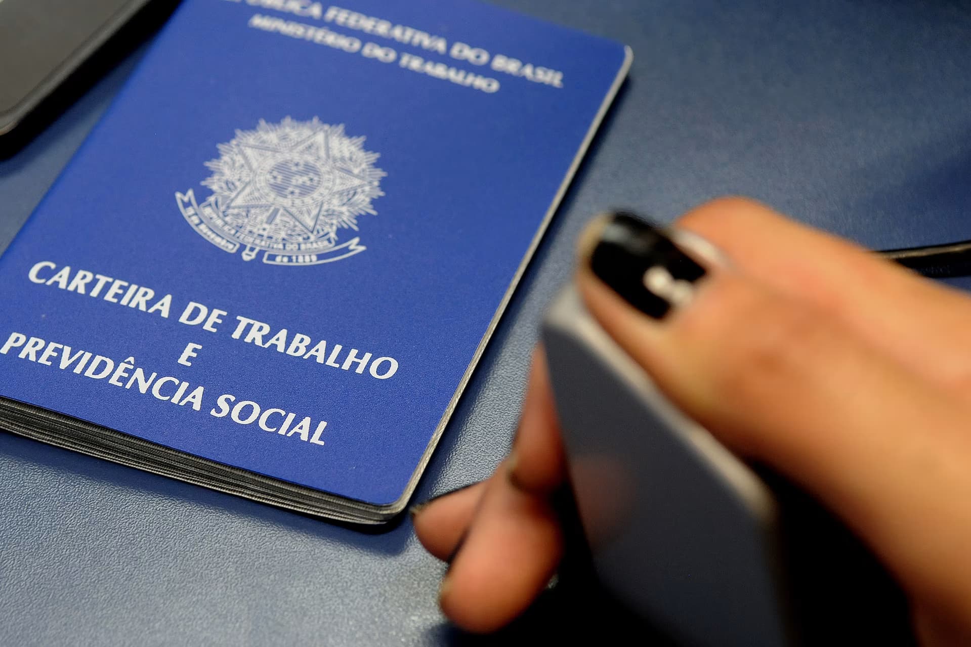 Justa causa: Justiça tem mantido demissões por acesso em excesso a bets no trabalho