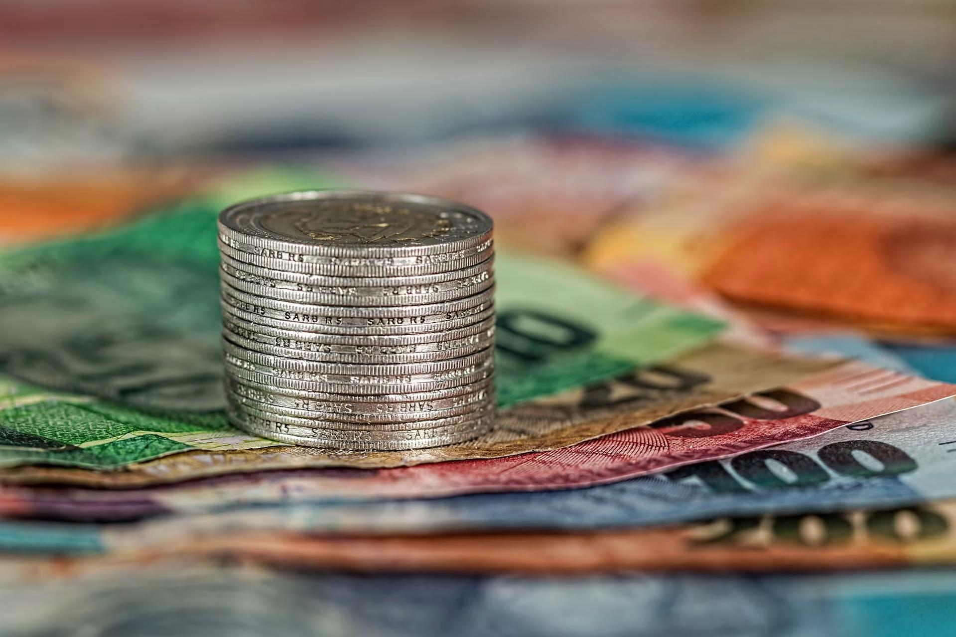 Pesquisa: 14% dos trabalhadores pretendem usar 13º salário em bets e jogos