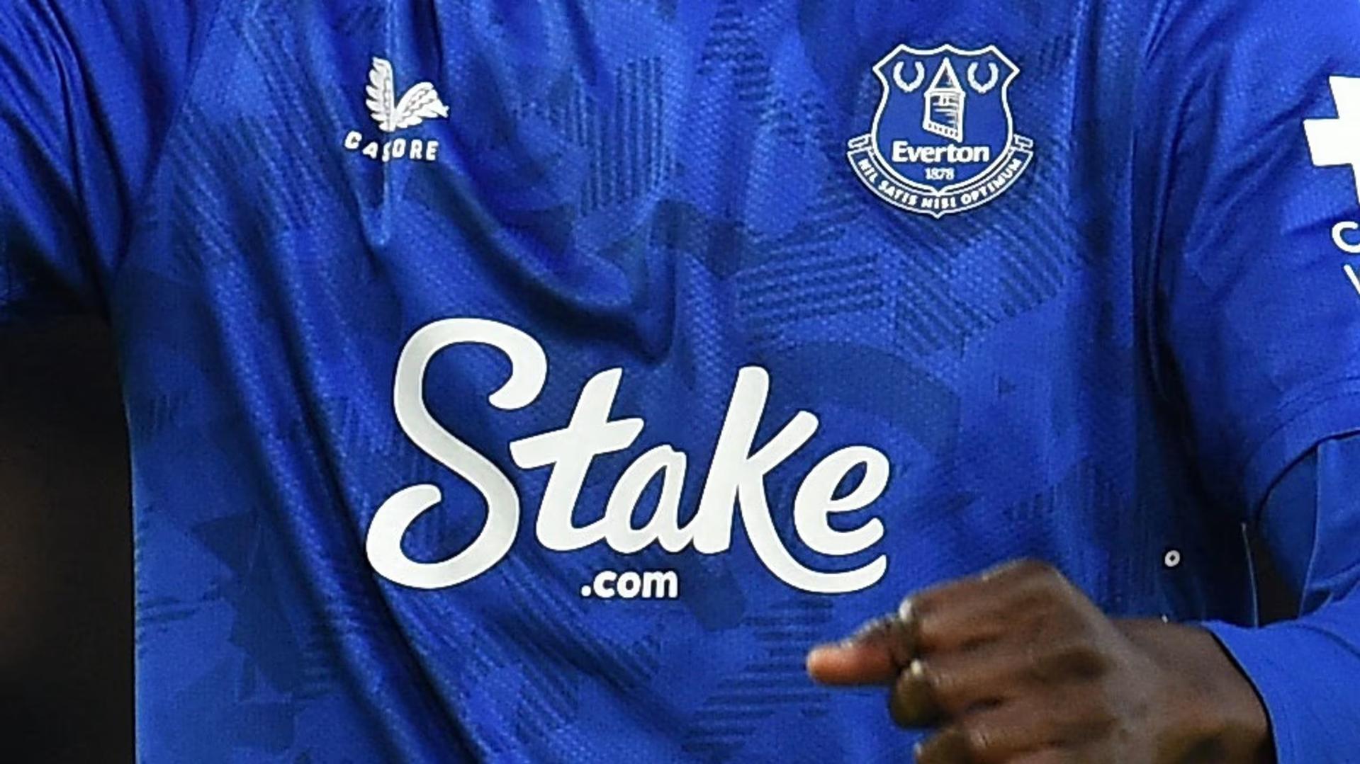 Premier League: Patrocinadora do Everton, Stake é punida e deixará Reino Unido