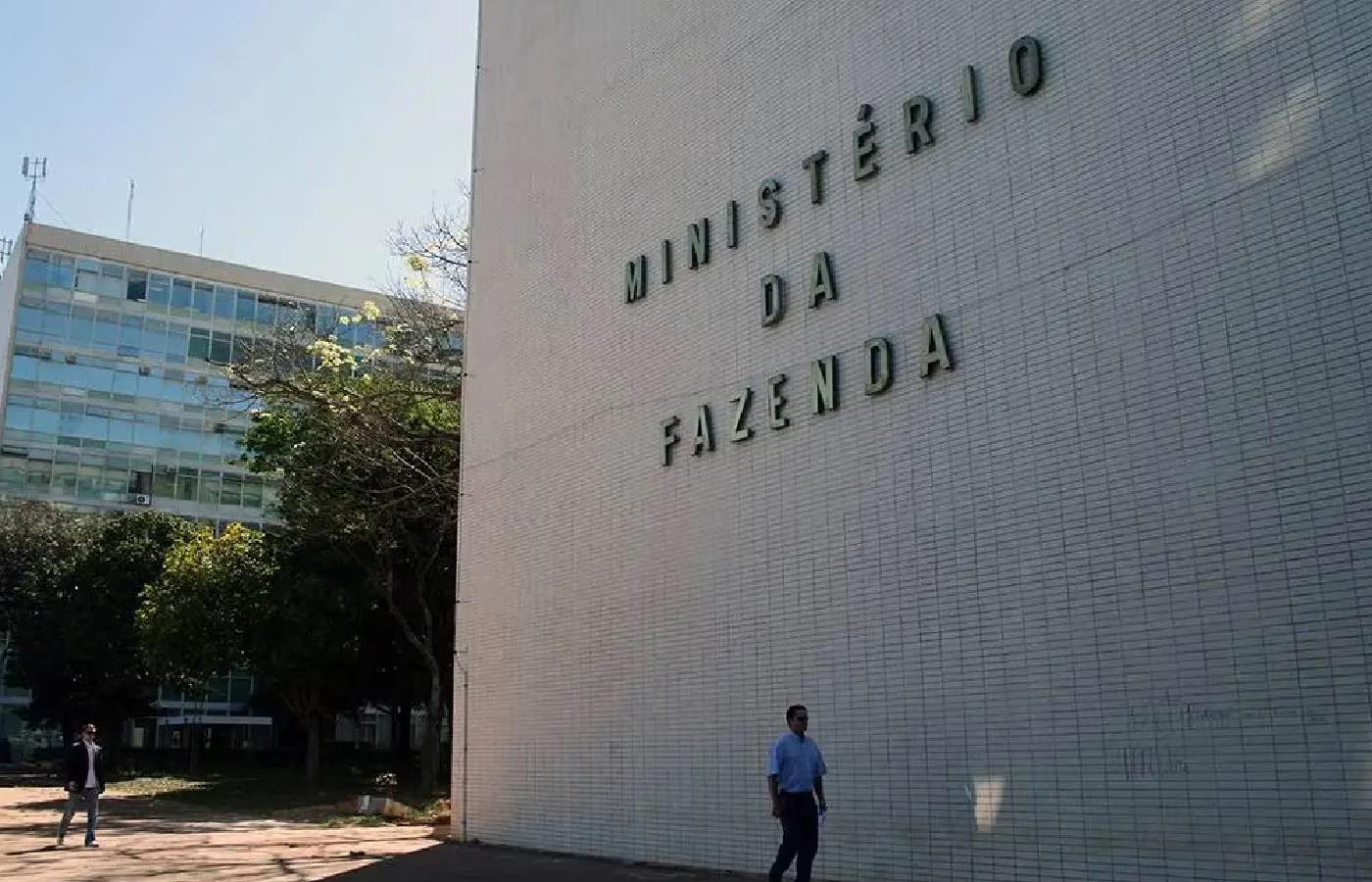 Luva Bet, EstrelaBet, Bet7k e mais: Governo autoriza mais 18 bets em definitivo no Brasil; veja lista