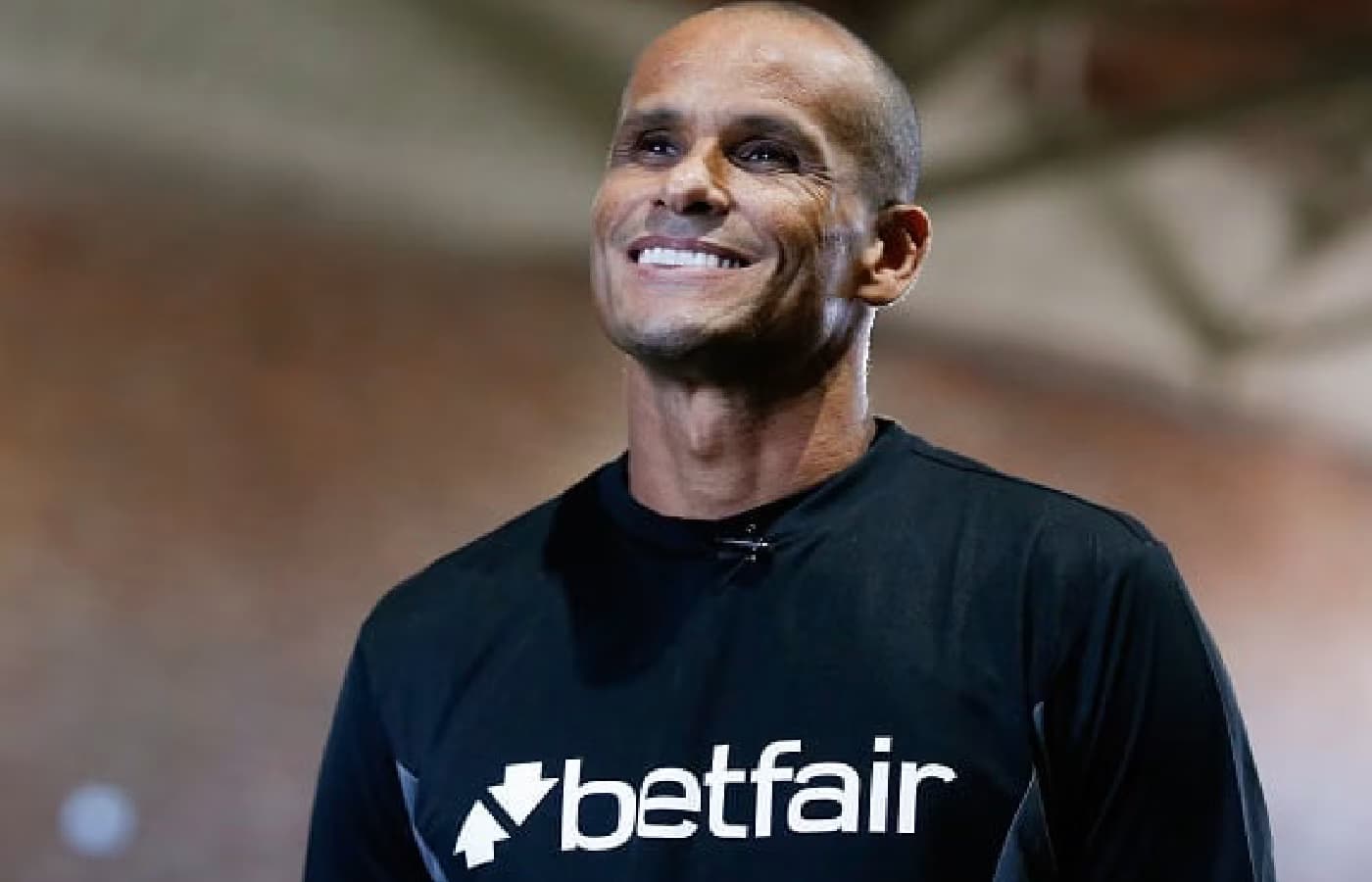 "Substituição Segura": Rivaldo vira técnico de time amador em nova ação da Betfair