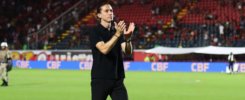 Filipe Luís, técnico do Flamengo, critica universo das apostas no futebol: "Não temos noção do dano"