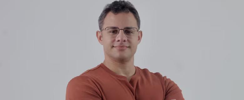 EBAC expande comunicação com apostador e fecha parceria inédita com influenciador Daniel Fortune