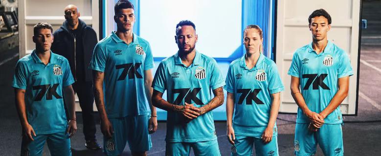 7K, Santos e Umbro "ressuscitam" histórica camisa azul em tributo a Neymar