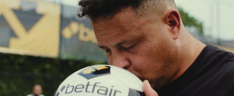 Ronaldo destaca Marquinhos, Estêvão e mais em ranking de destaques de 2025