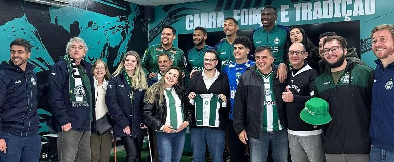 Torcedores do Coritiba vivem experiência única no CT em ação da Reals para o Dia dos Pais