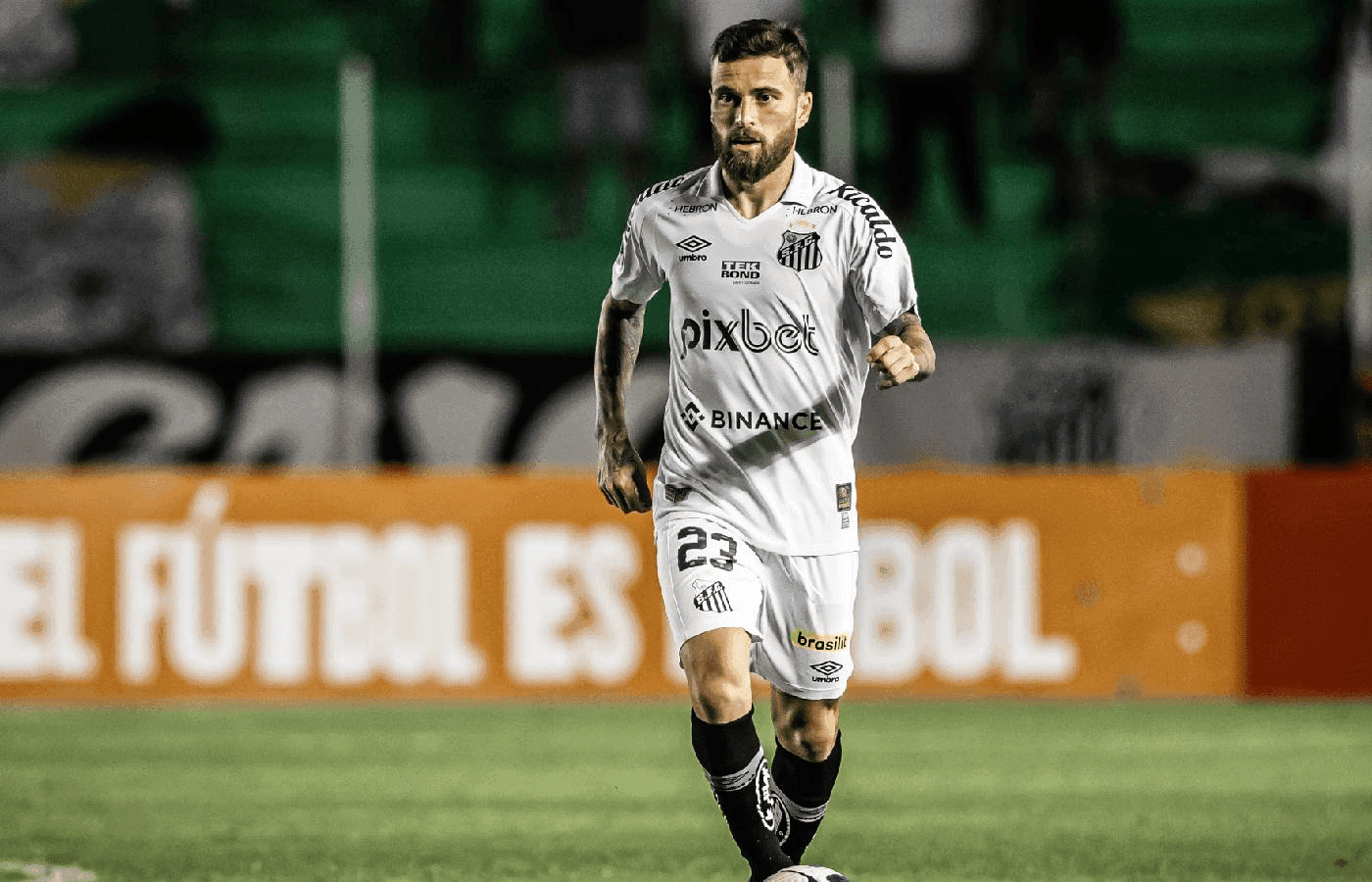 Santos deverá rescindir com Pixbet e fechar com Blaze por R$ 45 milhões