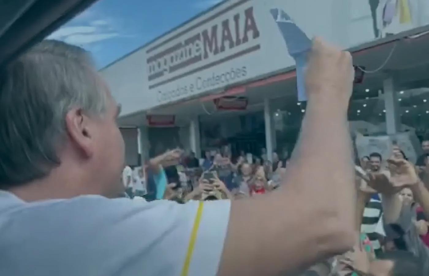 Bolsonaro promete dividir prêmio da Mega da Virada: ‘Mas vai ter que me achar, tá ok?’ 