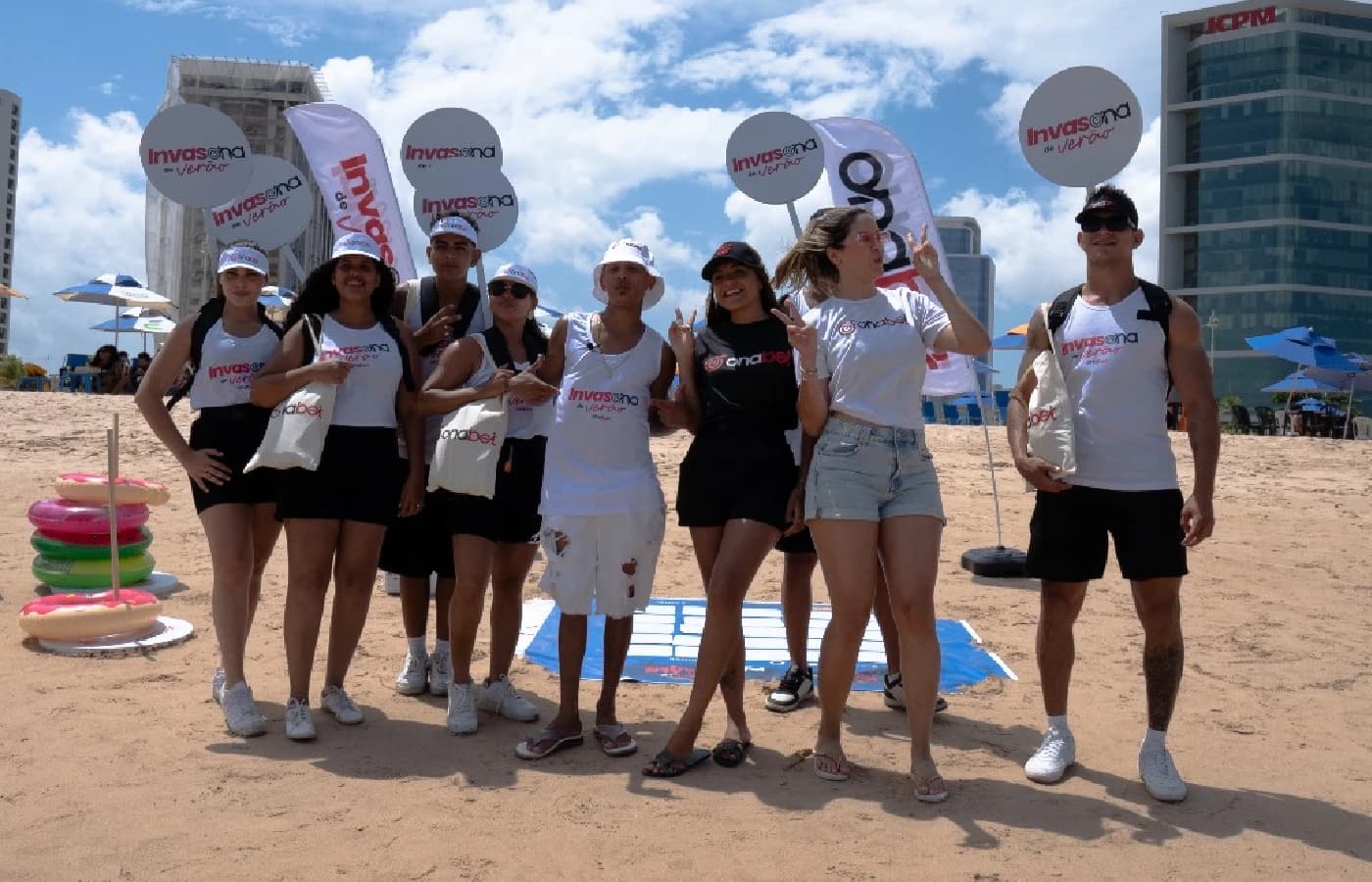 Onabet celebra sucesso da ação “Invasona” em praias do Recife