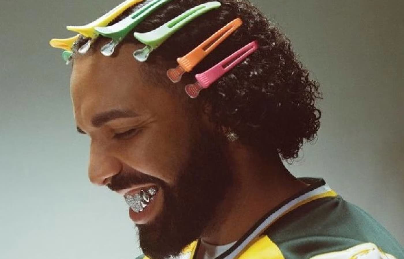 Drake aposta "a favor dos Swifties" e fatura R$ 11,7 milhões no Super Bowl LVIII 