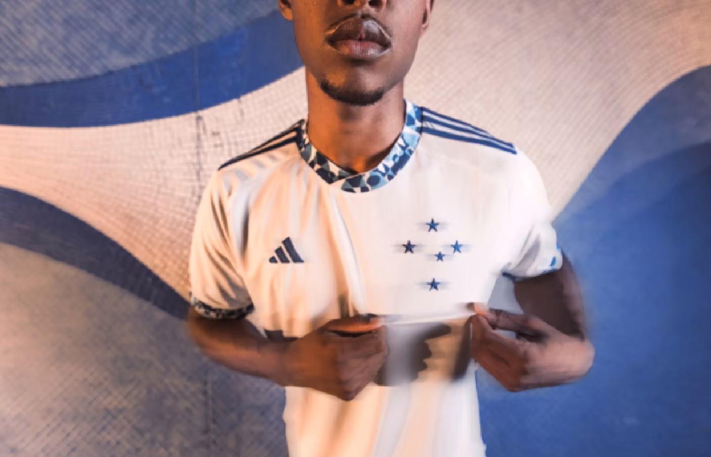 Jon Vlogs, dono do cassino Jon.Bet, se oferece para patrocinar o Cruzeiro