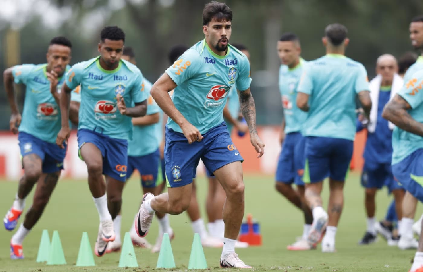 Suspenso por 10 anos, ex-jogador inglês diz que Paquetá não deveria mais jogar