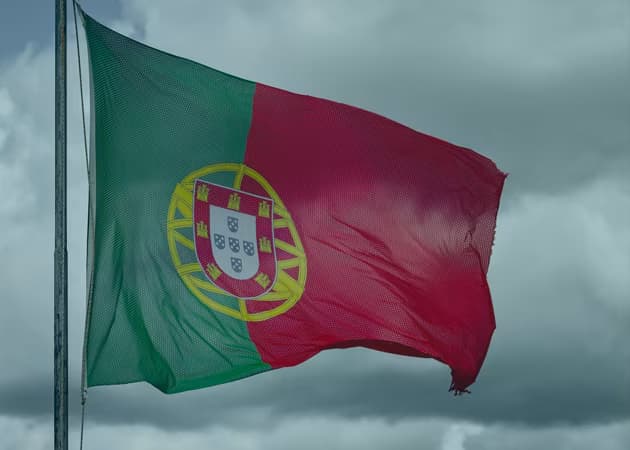 Portugueses apostaram R$ 26 bi em cassinos online no 2º trimestre; cassinos físicos tiveram queda 