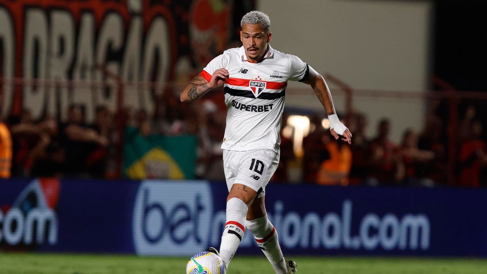 Luciano, do São Paulo, é uma boa aposta para receber cartão amarelo