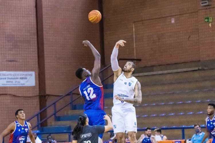 nbb partida de basquete