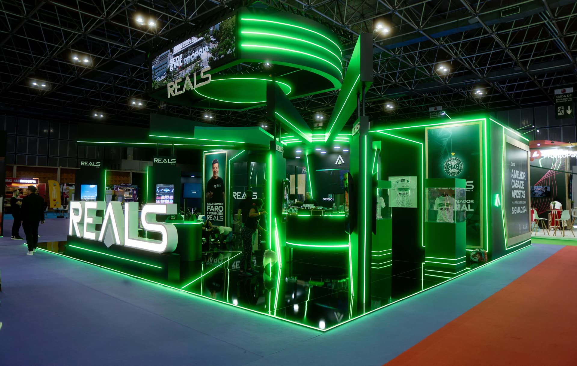 Reals marca presença no SBC Summit Rio com estande e participação em dois painéis