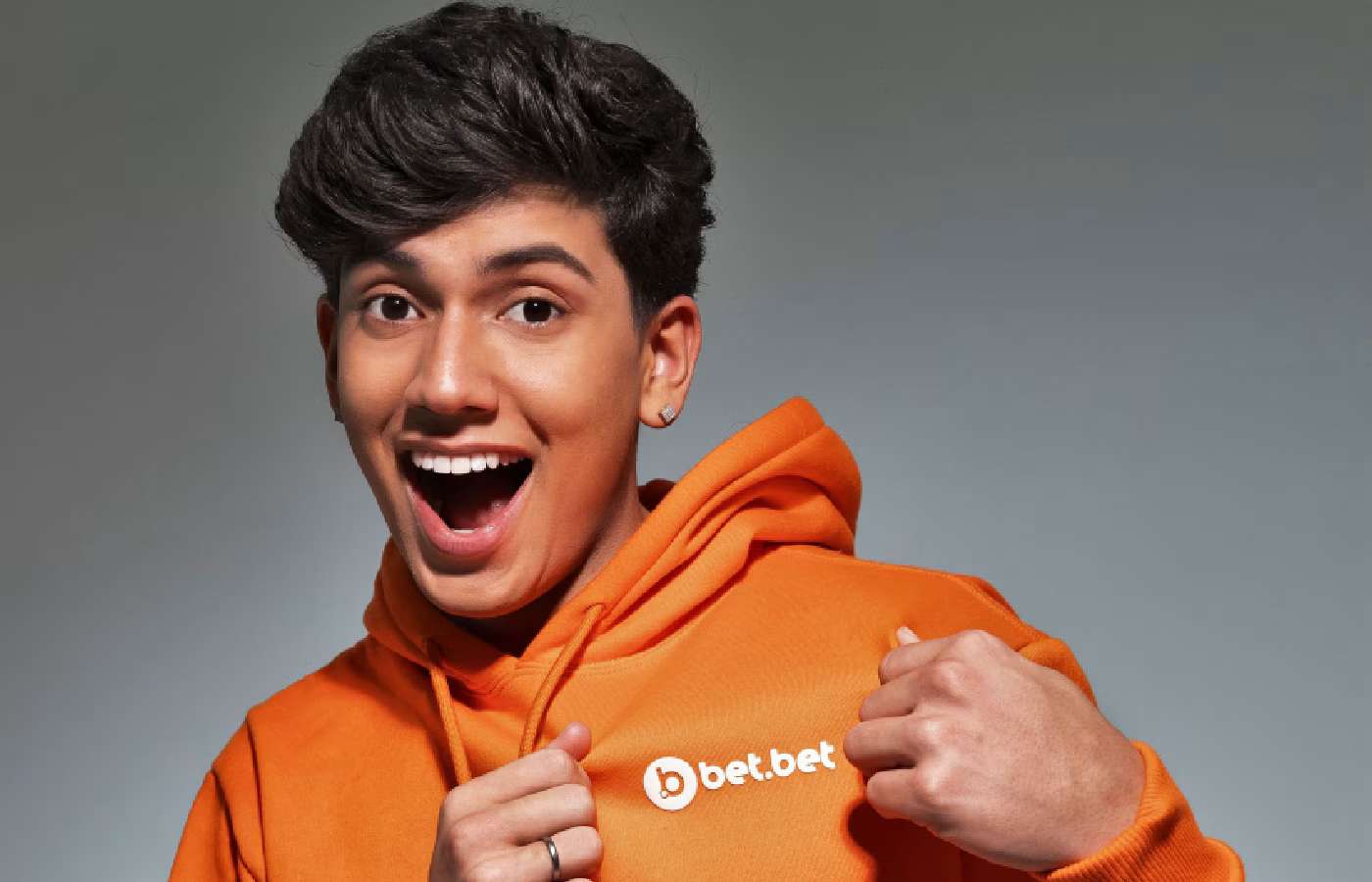 bet.bet anuncia cantor Léo Foguete como novo embaixador