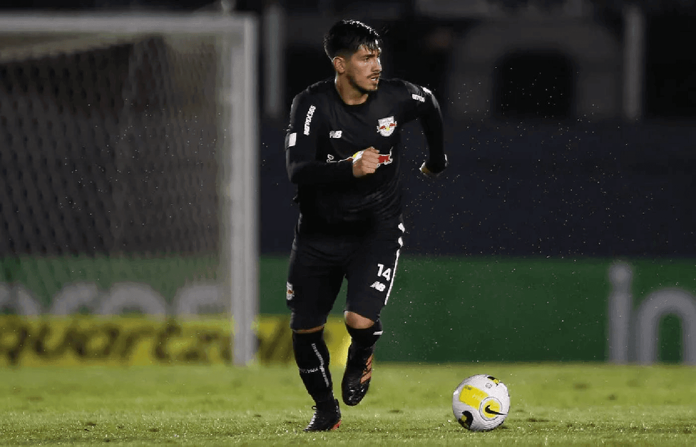 Kevin Lomónaco, do Bragantino, é alvo de investigação sobre manipulação
