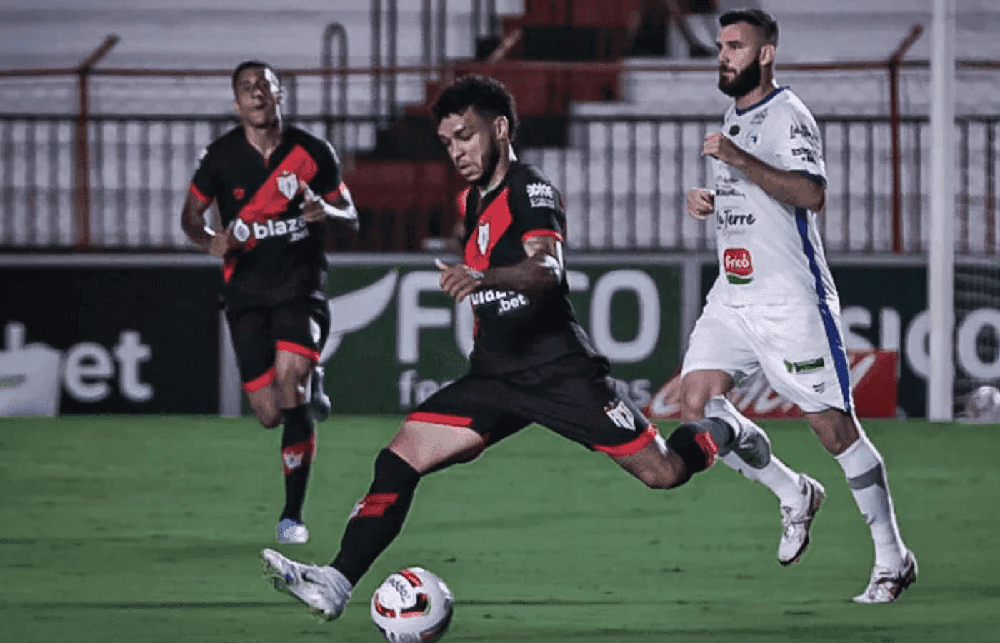 Moraes, do Atlético Goianiense, é um dos alvos da investigação sobre manipulação na A