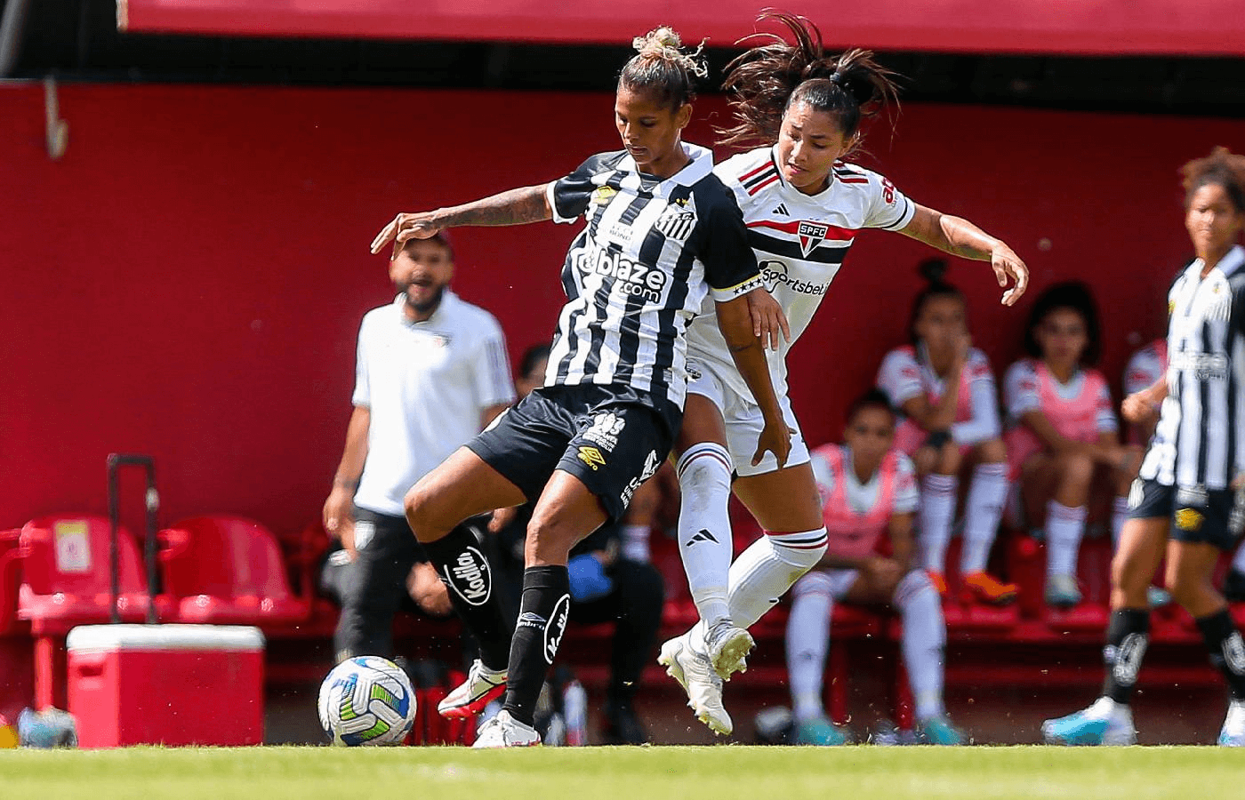 Mulheres apostadoras e futebol feminino crescem e movimentam setor de jogos no país