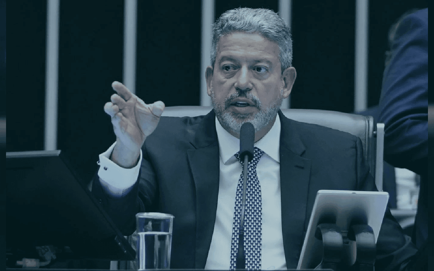Relação entre governo e Arthur Lira trava regulamentação das apostas em Brasília, diz PVC