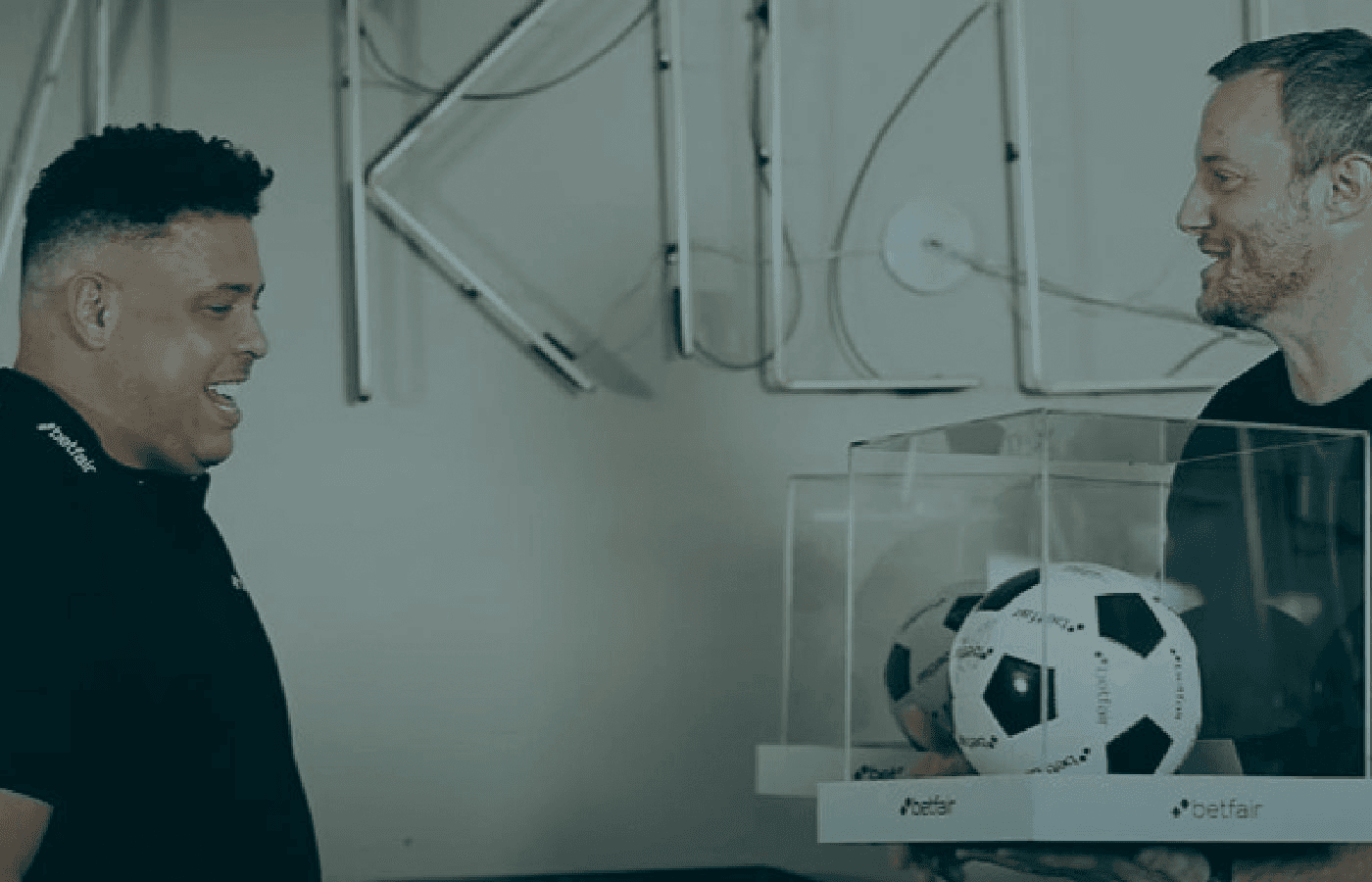 Clube de Vantagens Betfair leva dois apostadores até a mansão de Ronaldo em SP