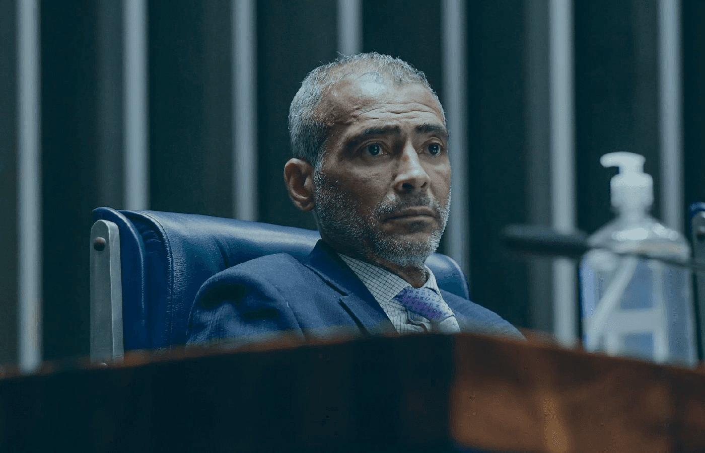 Romário quer proibir apostas em pênaltis e cartões, além da publicidade do setor no esporte