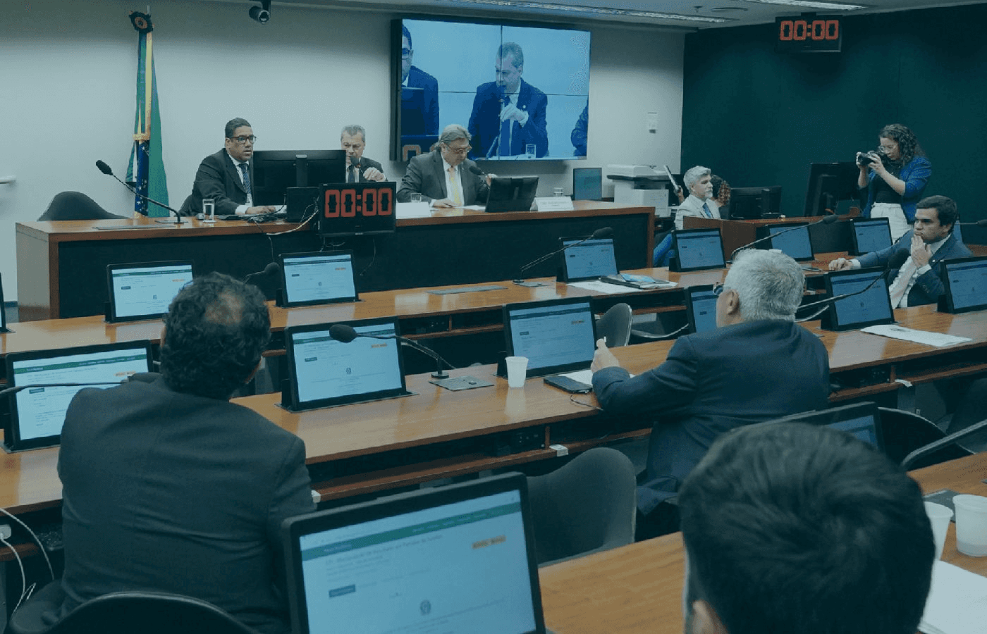 CPIFUTE é prorrogada até novembro e convoca três jogadores punidos pelo STJD