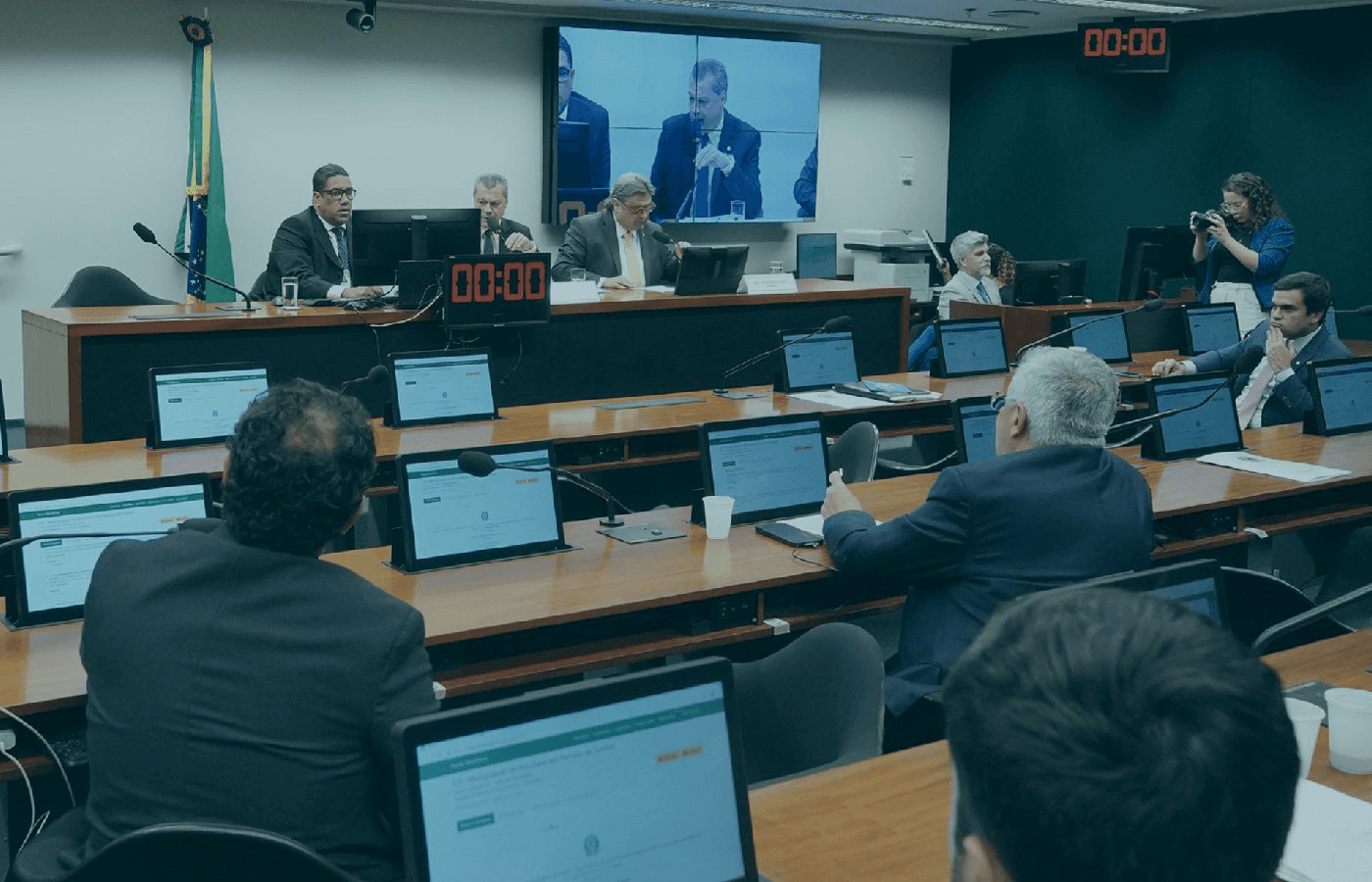 CPIFUTE é prorrogada até novembro e convoca três jogadores punidos pelo STJD
