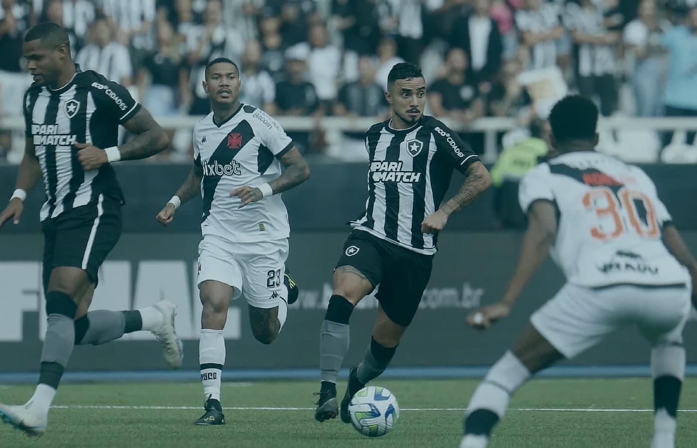 Na zona de rebaixamento, Vasco é favorito contra o líder Botafogo; confira odds